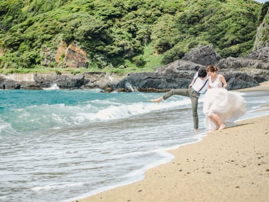 【屋久島/約8時間】ウェディングフォト◆ご希望のロケーション優先で3〜4ヶ所で撮影《200カット＆ドローン撮影付き》大自然の屋久島で思い出を残そう♪（No.62）