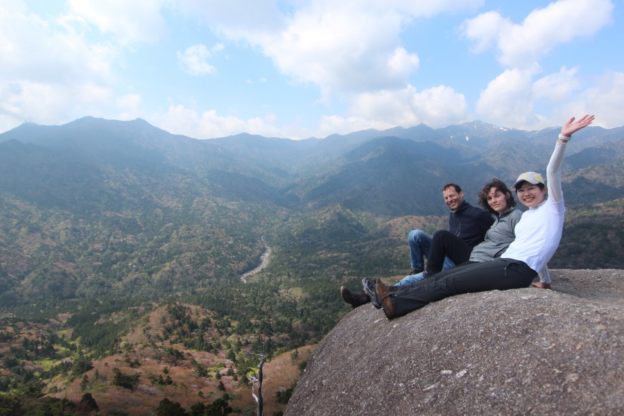 【屋久島/約9時間】貸切女性ガイドと行く「苔むす森」＆「太鼓岩」トレッキング！美しい森でお弁当ランチ♪登山デビュー大歓迎《送迎付き》（No.107）