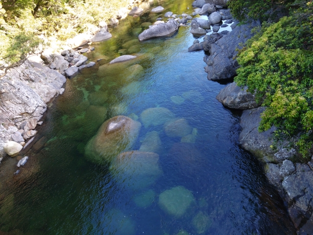 屋久島の秘境・栗生海水浴場を満喫！透明度抜群の絶景ビーチガイド