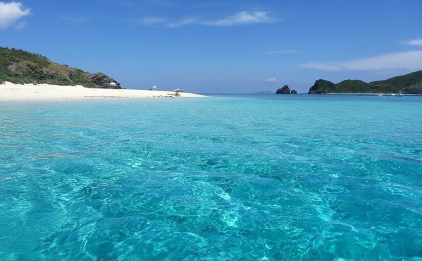 石垣島の透明な海と白砂ビーチが広がる絶景