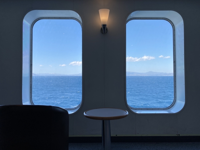 屋久島　フェリー　客室