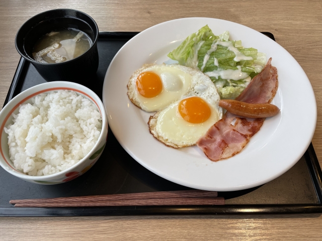 前岳荘で提供される和朝食の一例